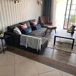 Adrian & Brian فيلة البوفيرا